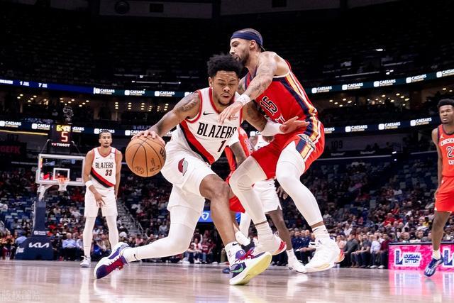 为国足助威！赵继伟现场观看国足vs泰国比赛