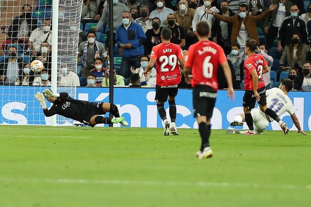 萨林杰17+20费尔德37分 深圳力克山西8连胜