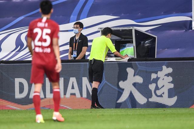 西甲-莱万哑火贝克尔制胜 巴萨0-1皇家社会